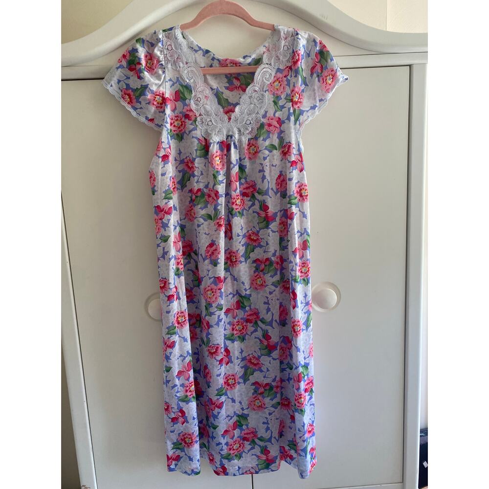 Vintage Vanity Fair nightgown Blue Pink  floral Medium